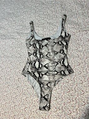 White Fox Black & White Snake Print Bodysuit. XS